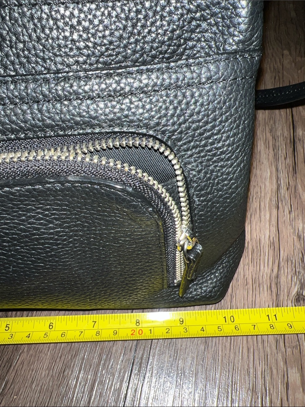 Pebbled Classic Black Leather Crossbody Bag - Picture 3 of 12
